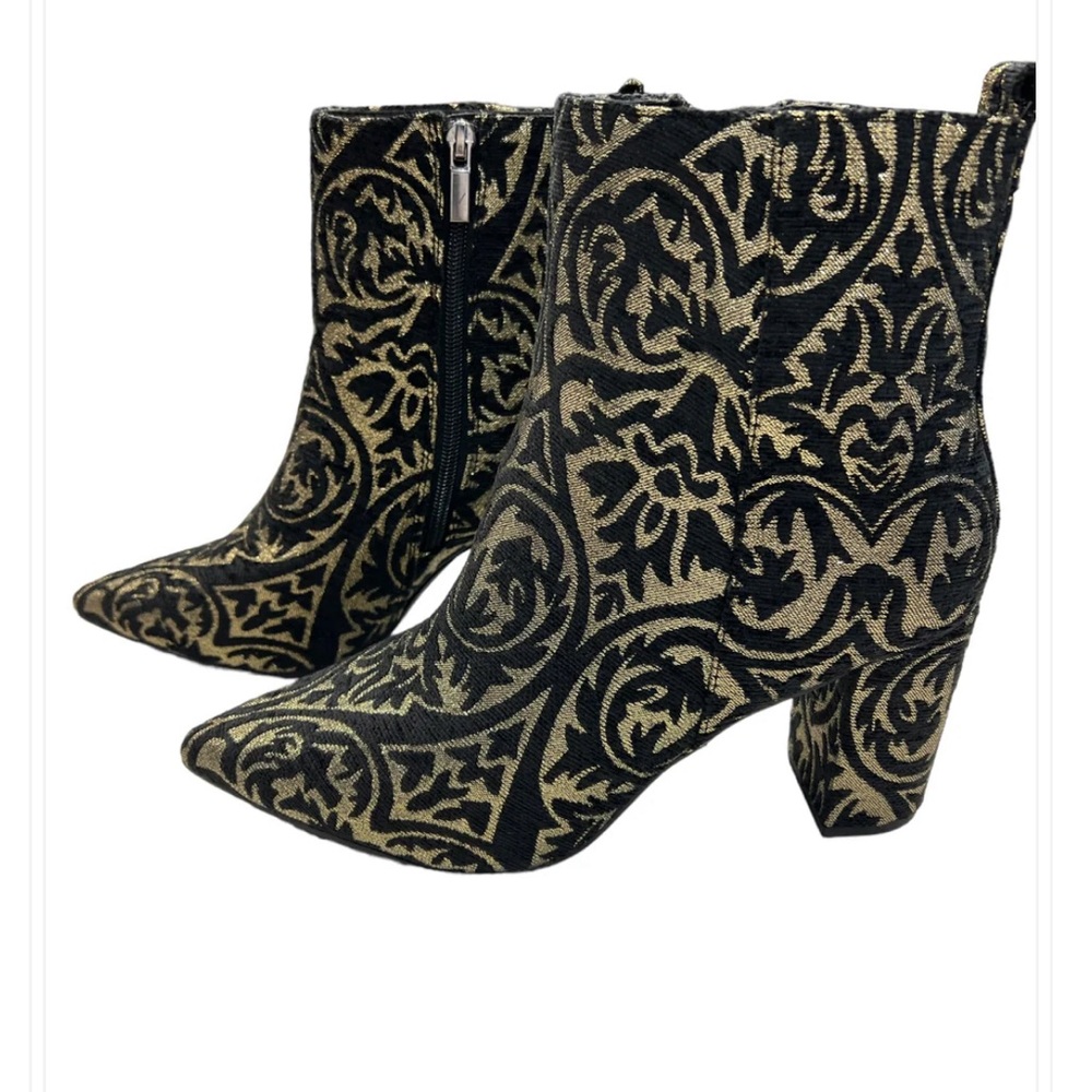 🖤💛 Stylish Textured Black & Gold booties - NEVER WORN 🖤💛